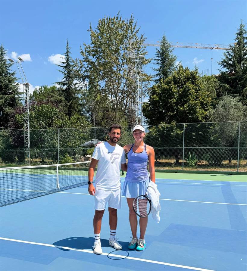 Adult lesson on hard court