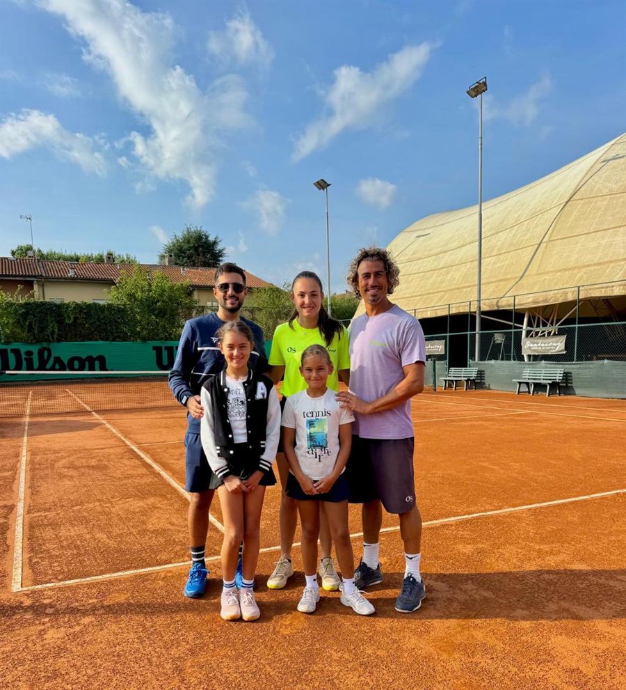 Coaches and juniors after a session on clay