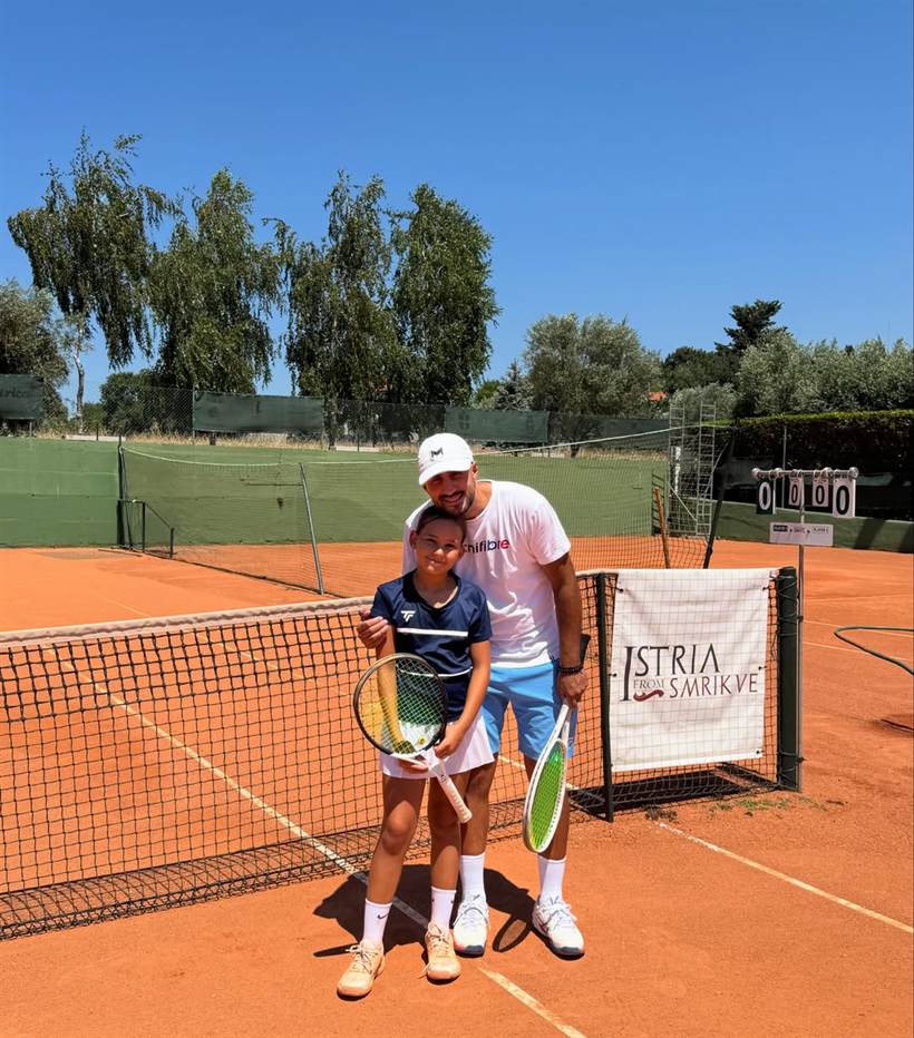 One-to-one lesson on clay